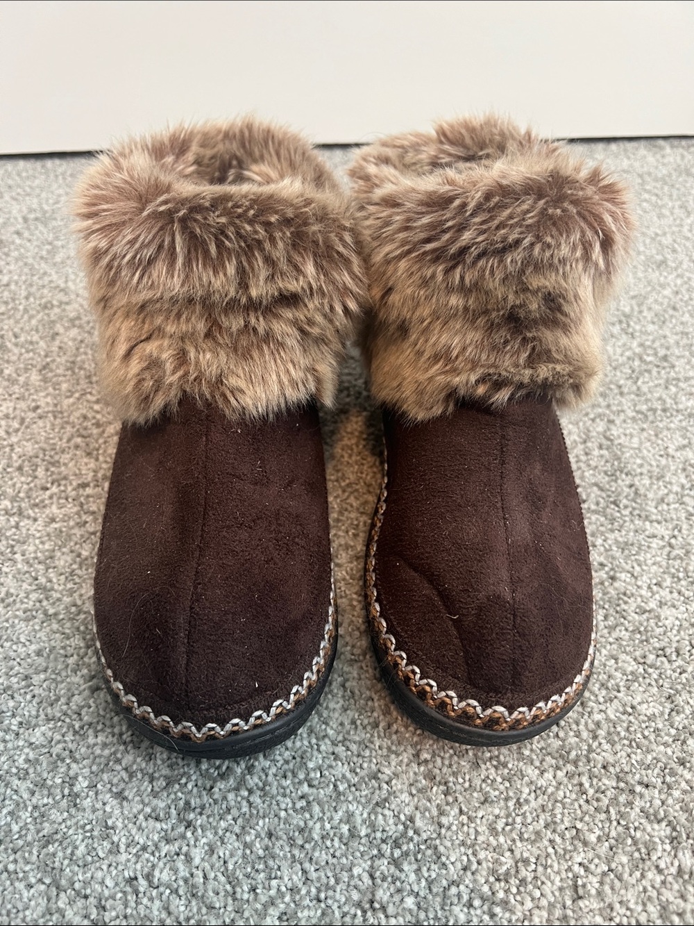 isotoner Girls Brown Faux Fur Cuff Slip-On Slippers